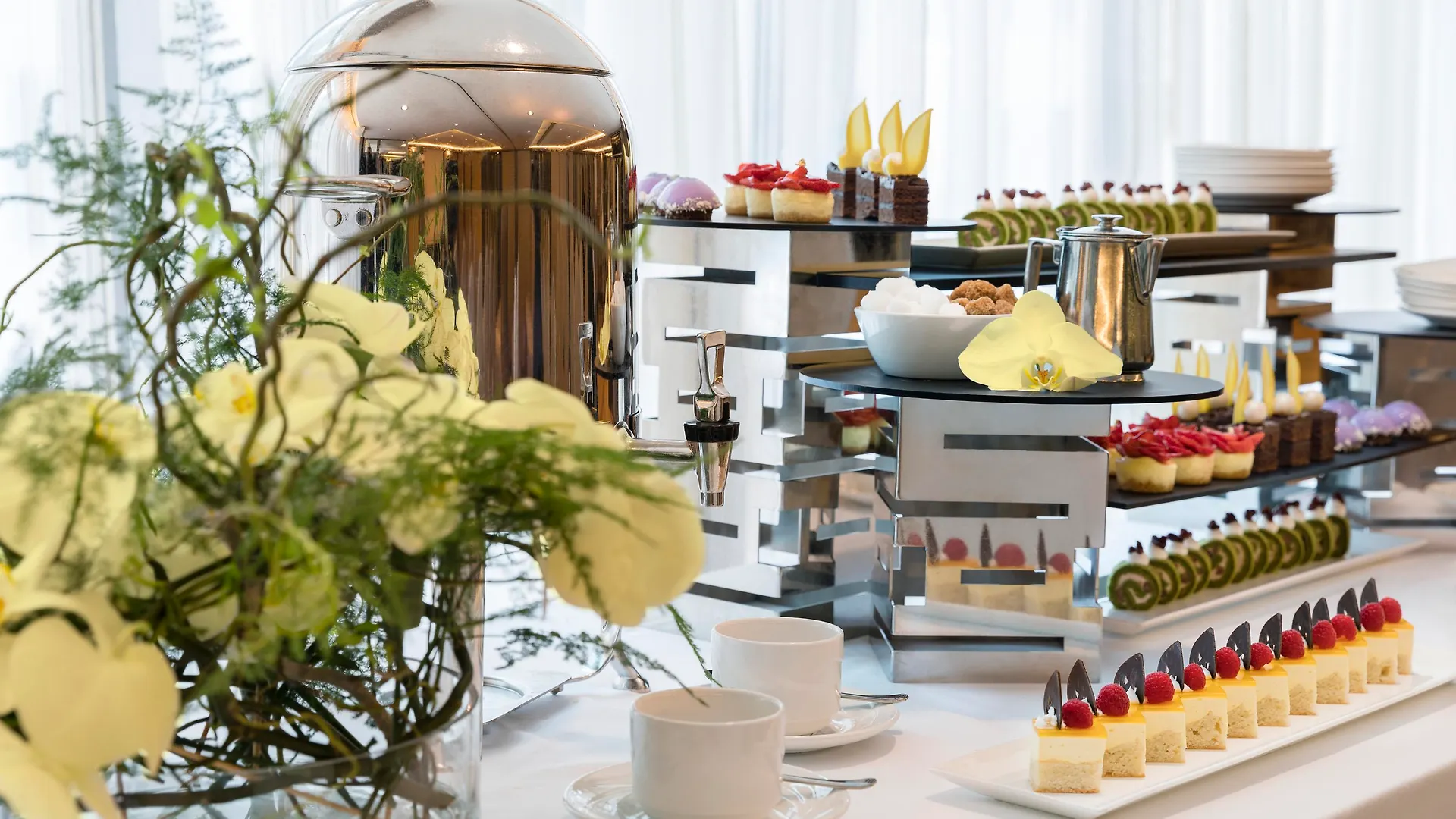 The Royal Pacific Hotel & Towers Hongkong