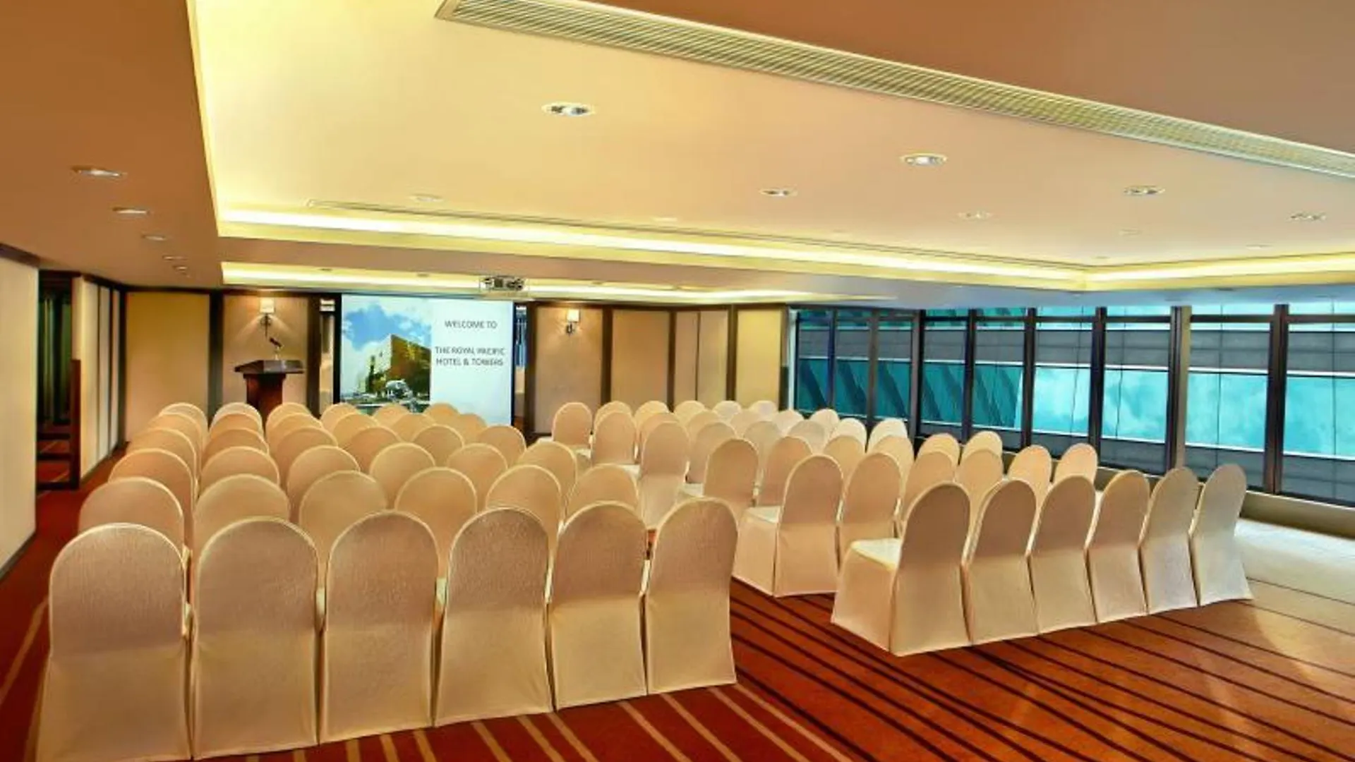 The Royal Pacific Hotel & Towers Hongkong 4*,  Chiny